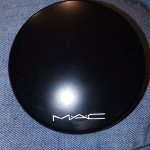 MAC Cosmetics Black Compact